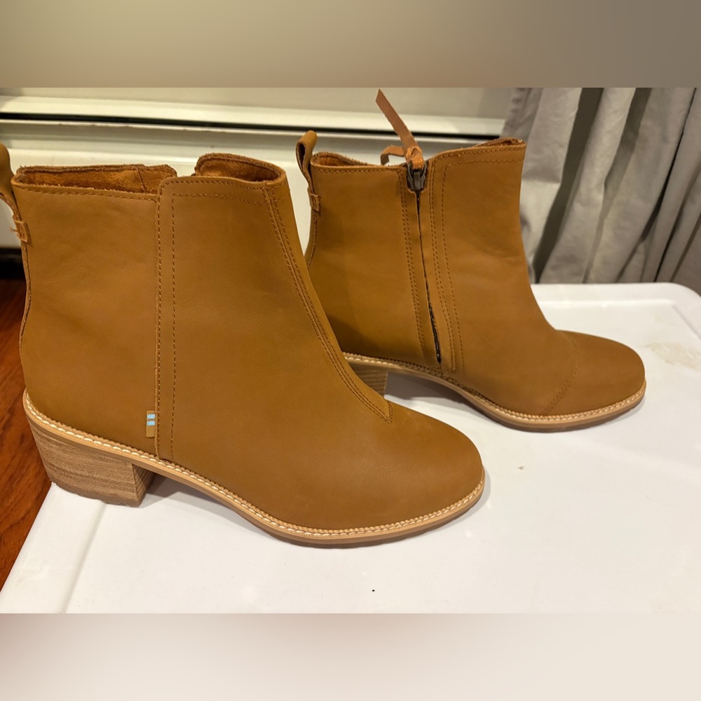 Tom's ankle booties